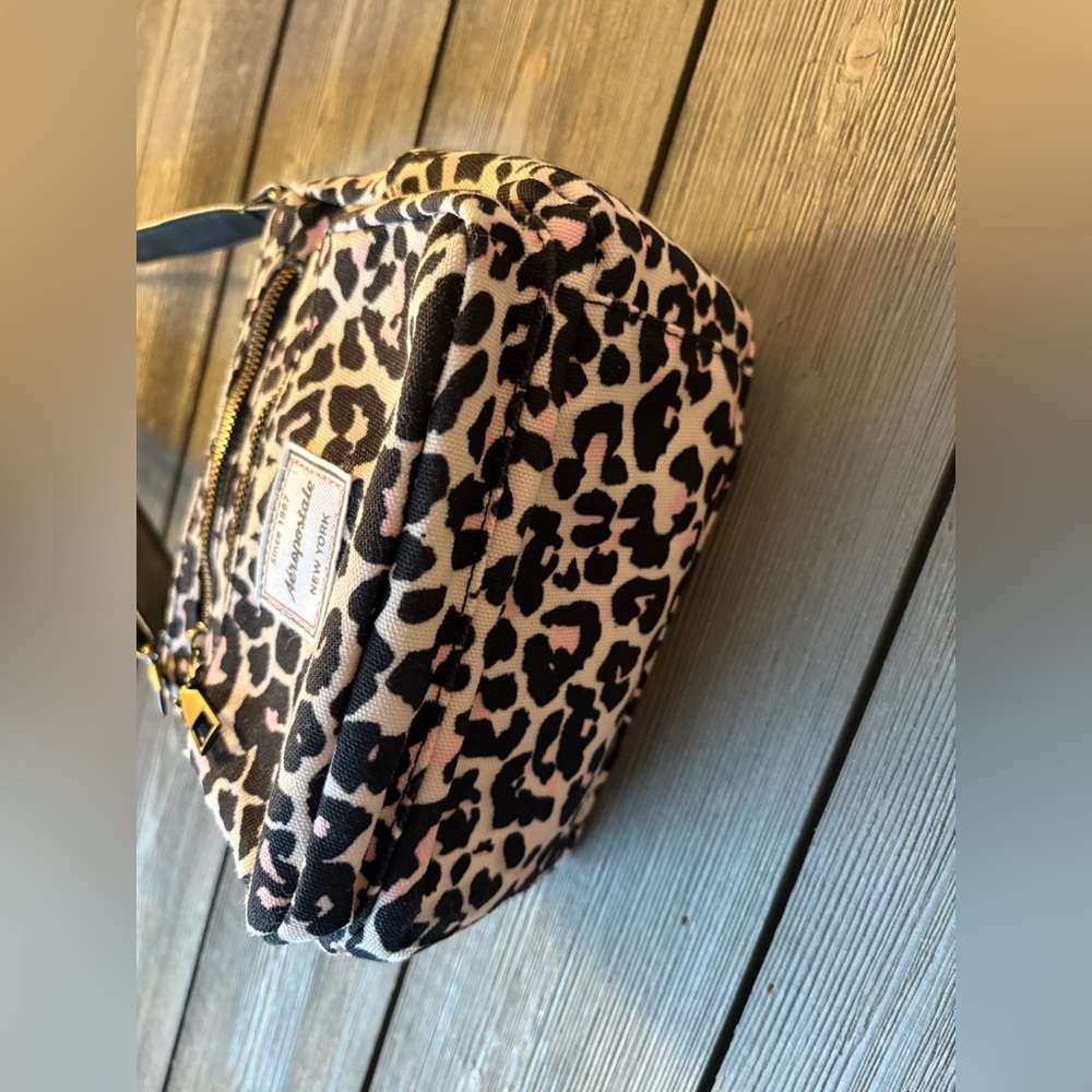 Aeropostale Leopard Print Crossbody Bag - Picture 9 of 11